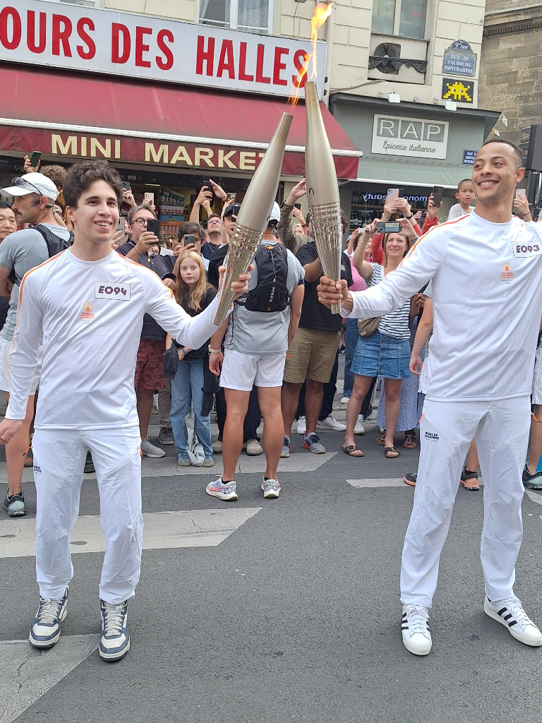 Moment de joie après le relais de la flamme