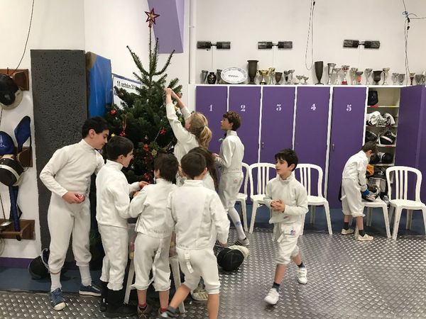 Préparation du sapin de Noël au club — photo 2